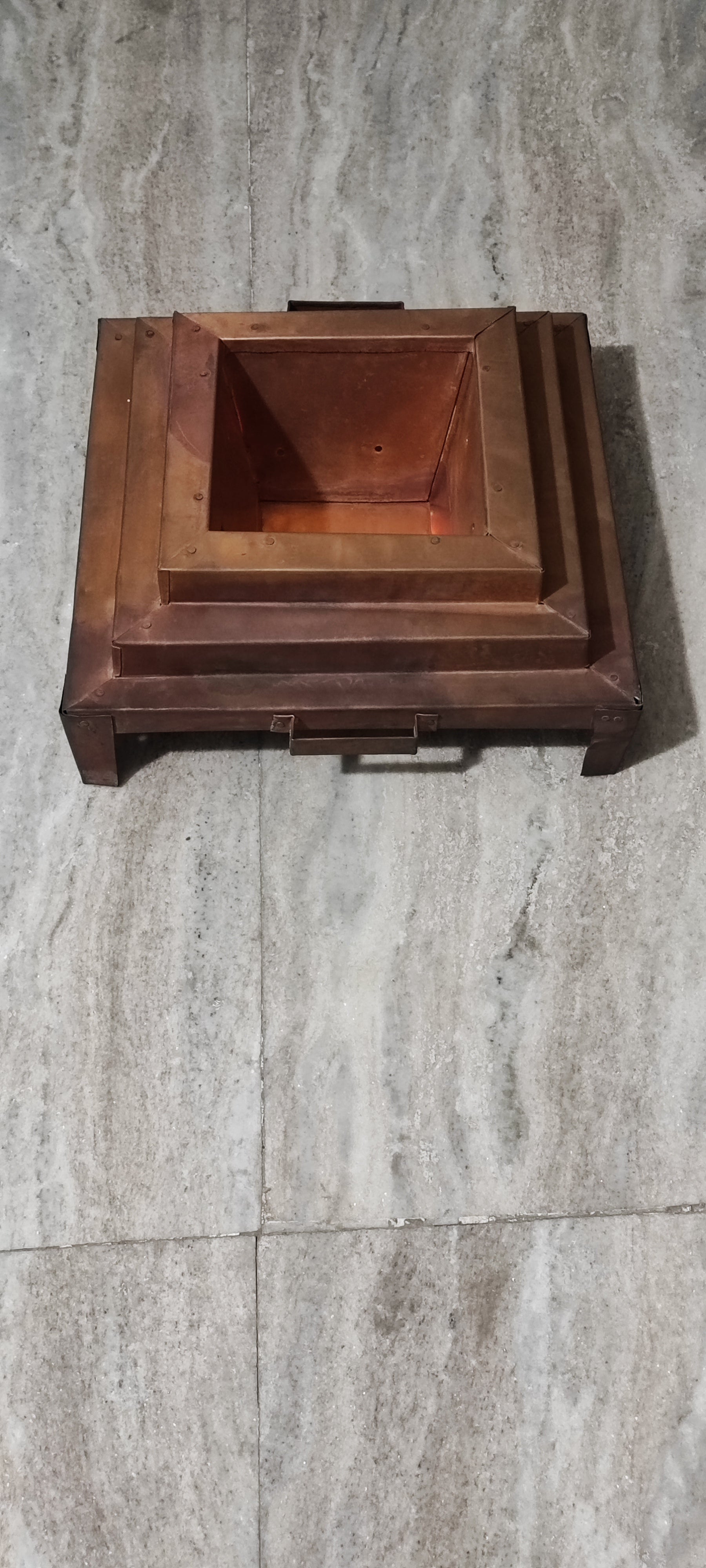 Copper havankunda big size with square copper frame and inner basin, open top
