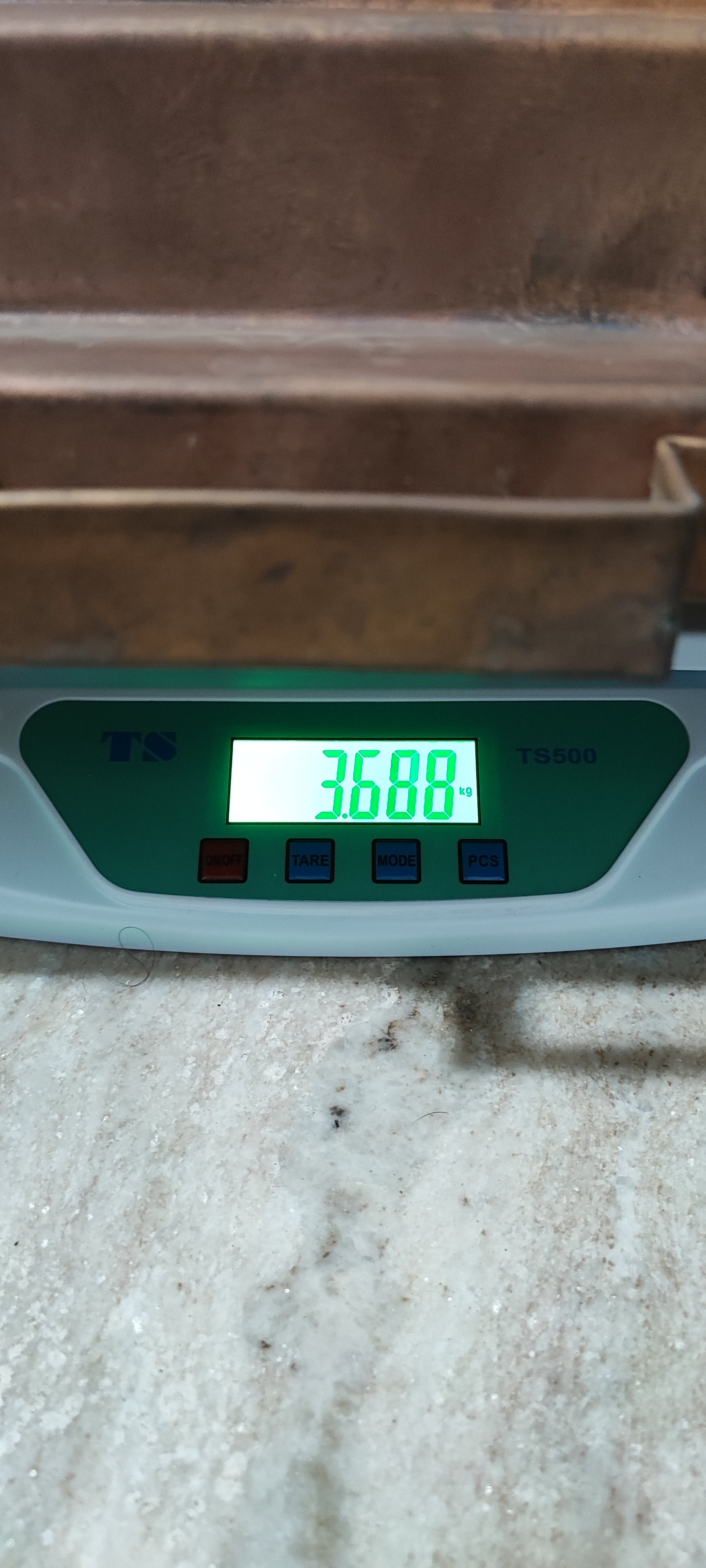 Copper havankunda base shown on a weighing scale, close-up of copper edges