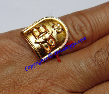 Brass third-eye Shiva finger ring with Trinetra/Tripunda symbol, close-up