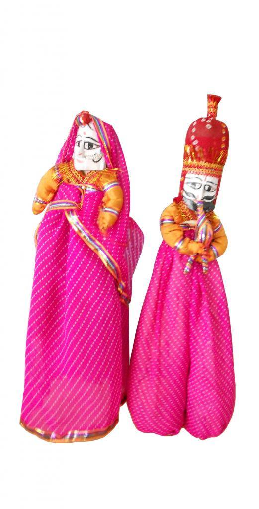 Rajasthani cloth kathputli puppets—king and queen in pink and orange, door hanging