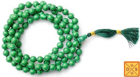 Malachite mala bead necklace in green with knot and tassel