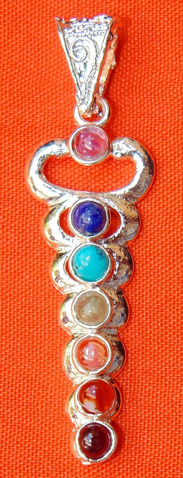 Keltischer Schlangenanhänger aus German-Silver mit 6 Chakra-Steinen und Öse