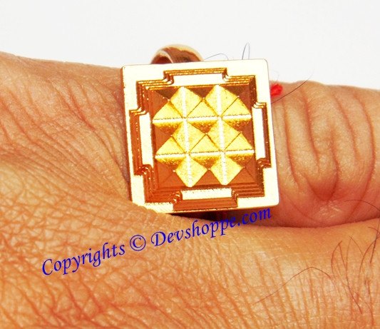 Brass square top ring with gold geometric pyramid pattern and raised border