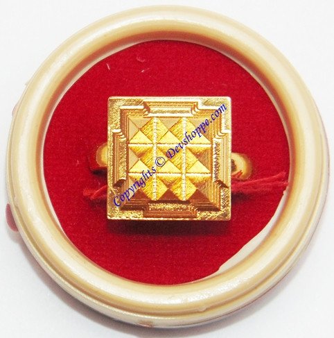 Brass adjustable ring with square geometric pyramid center in round case