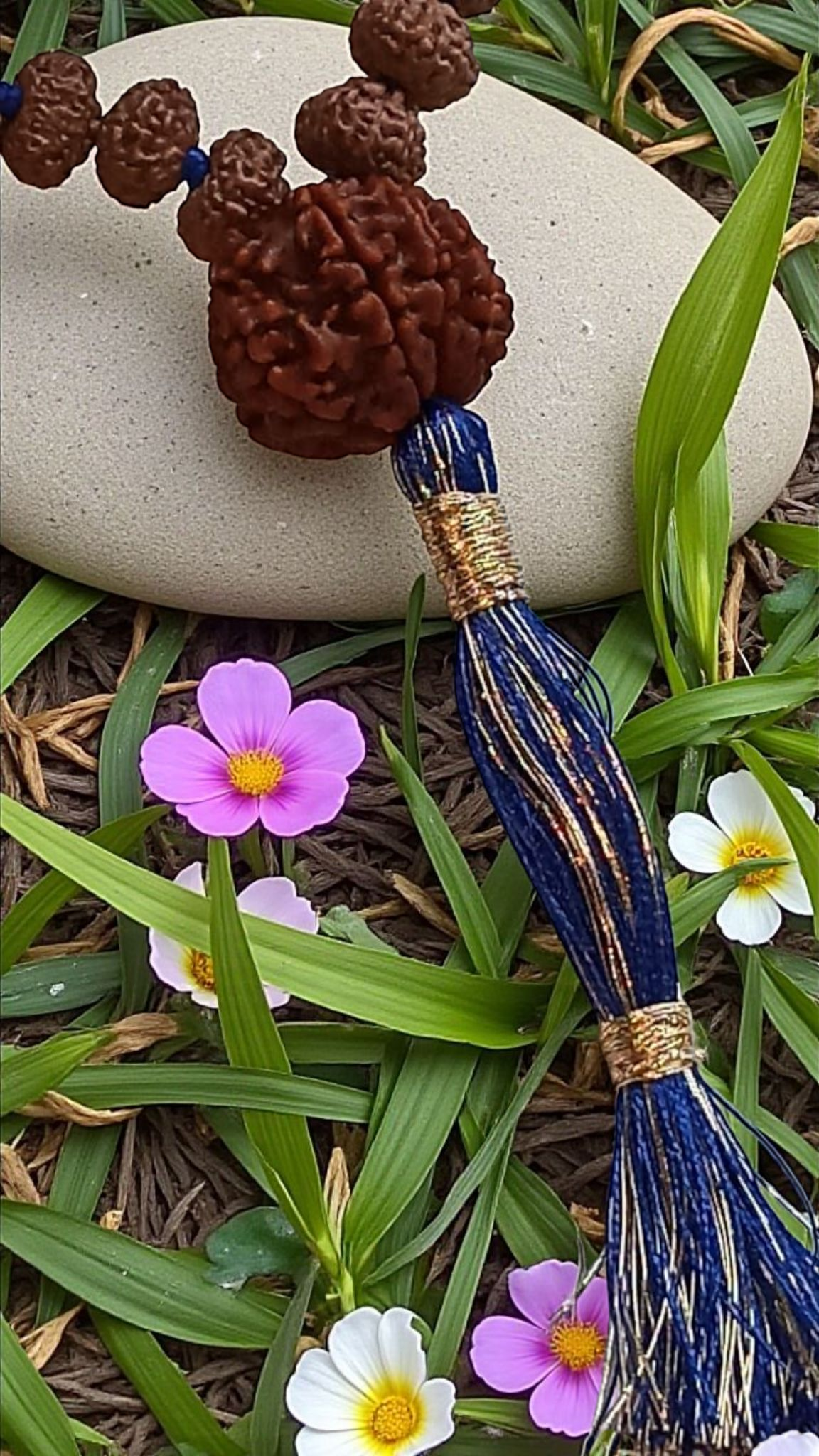Seven-faced rudraksha sumeru pendant with blue bead tassel