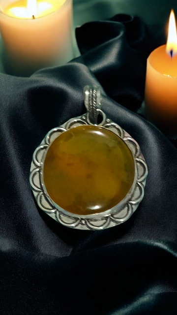 Yellow agate pendant 