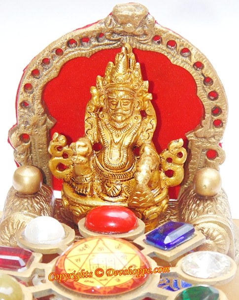 Sri Dhanvarsha Kuber Yantra chowki with seated gold Kuber idol on red arch base