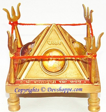 Sri Baglamukhi Raksha Yantra Chowki front view, golden triangle yantra with round center
