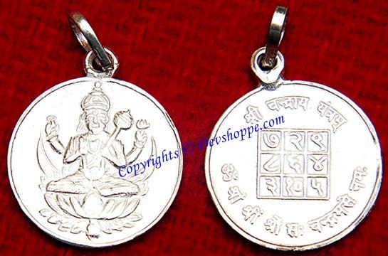 Runder Silber-Anhänger „Sri Chandra“ mit eingravierter Gottheit und Yantra-Symbolen